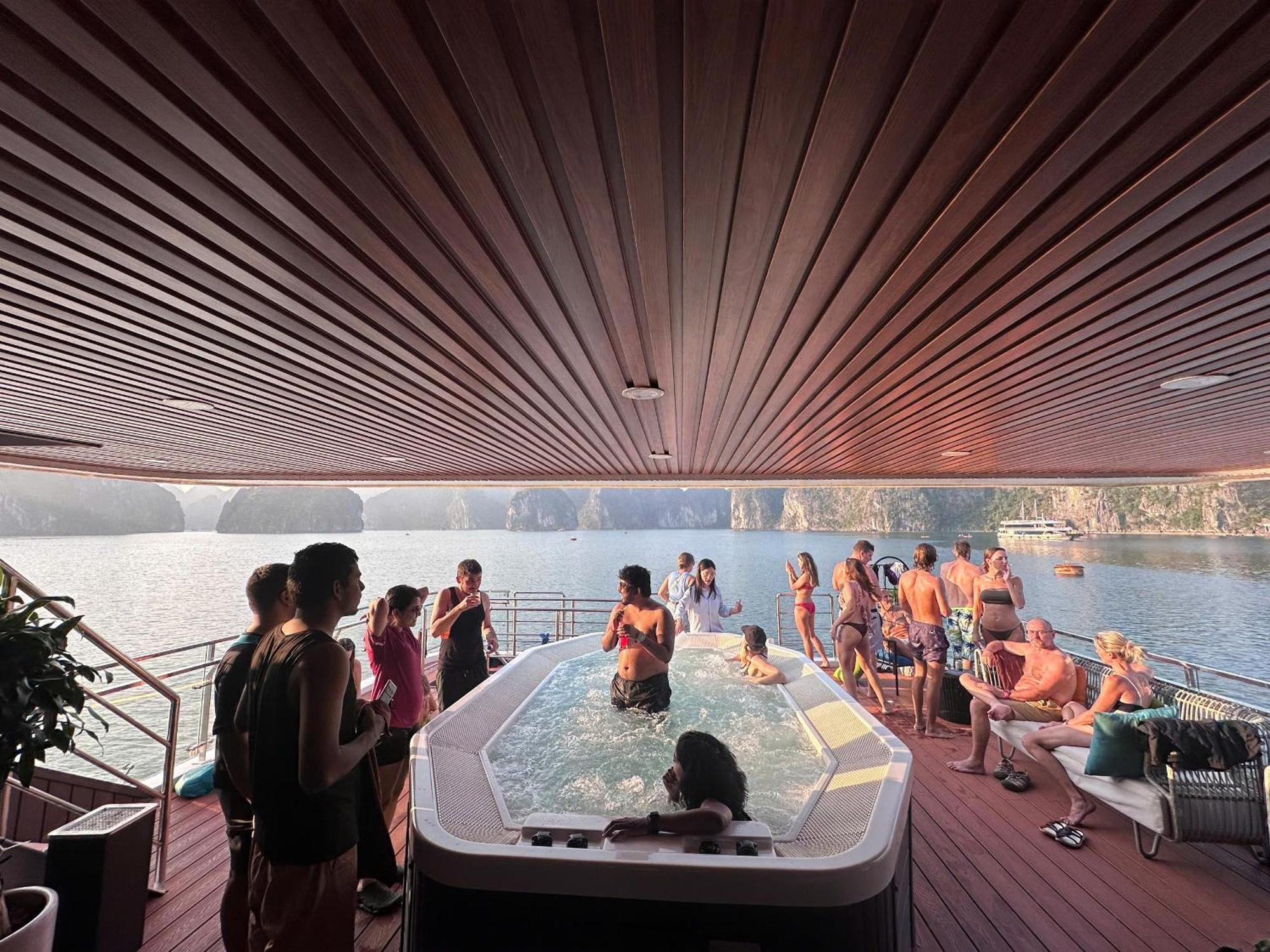 Green Mountain Cat Ba Hotel Dong Khe Sau 외부 사진